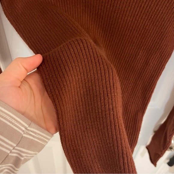Universal Thread Ribbed Top in Brown - Picture 4 of 4